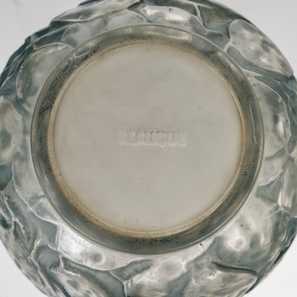 Vase « Monnaie Du Pape » verre blanc patiné bleu de René LALIQUE | Biron 