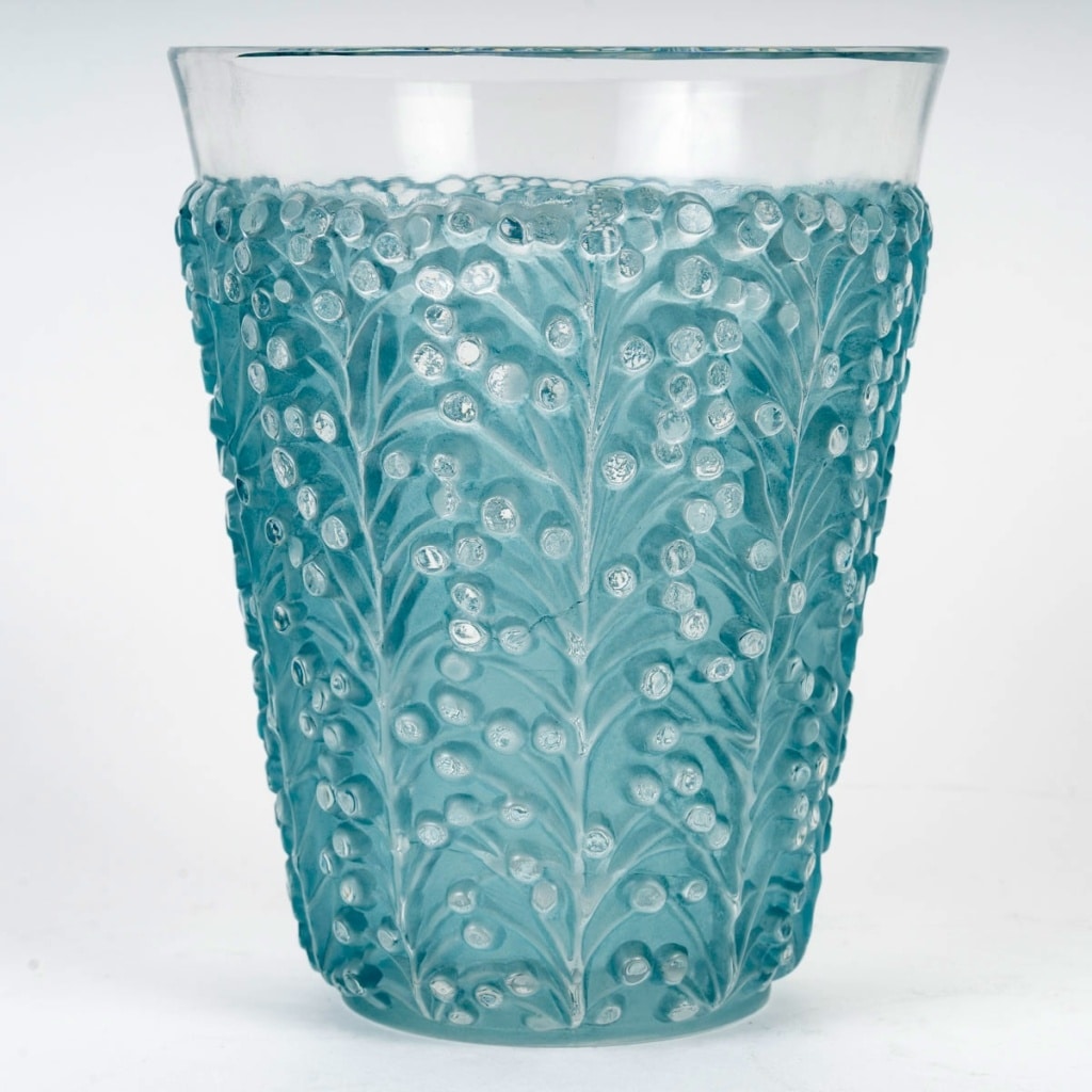 “Saint Tropez” vase in white glass with blue patina by René LALIQUE | Biron