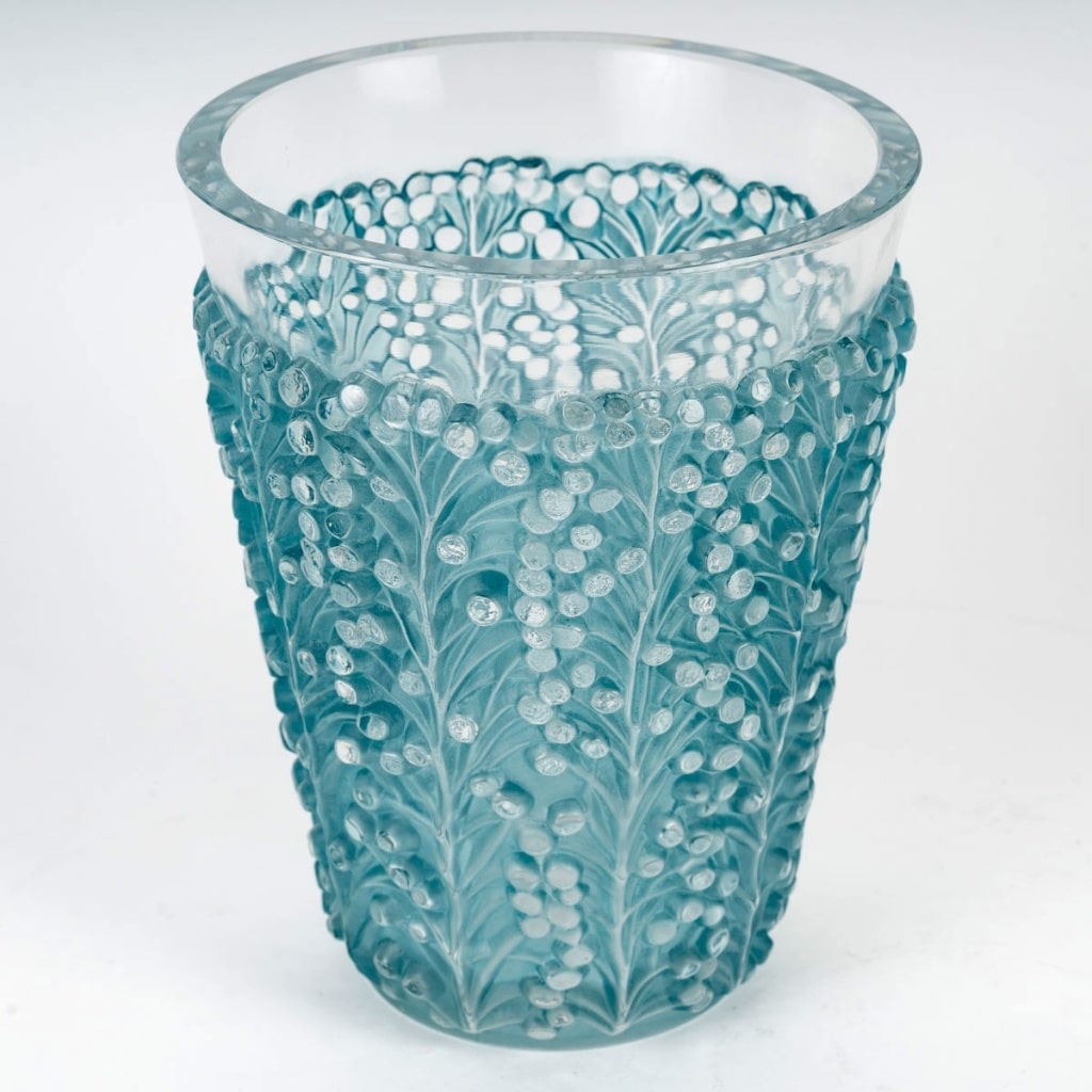 “Saint Tropez” vase in white glass with blue patina by René LALIQUE | Biron