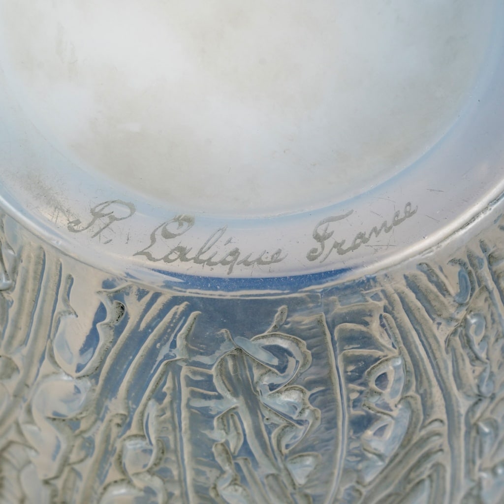 Vase "Domrémy" verre opalescent patiné bleu-gris de René LALIQUE 