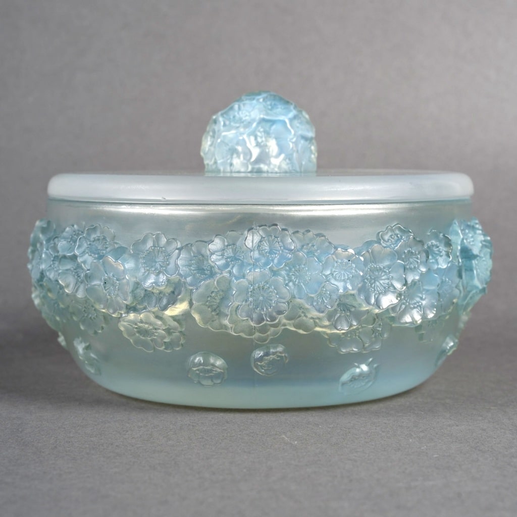 Boîte « Primevères » verre opalescent patiné bleu de René LALIQUE | Biron 