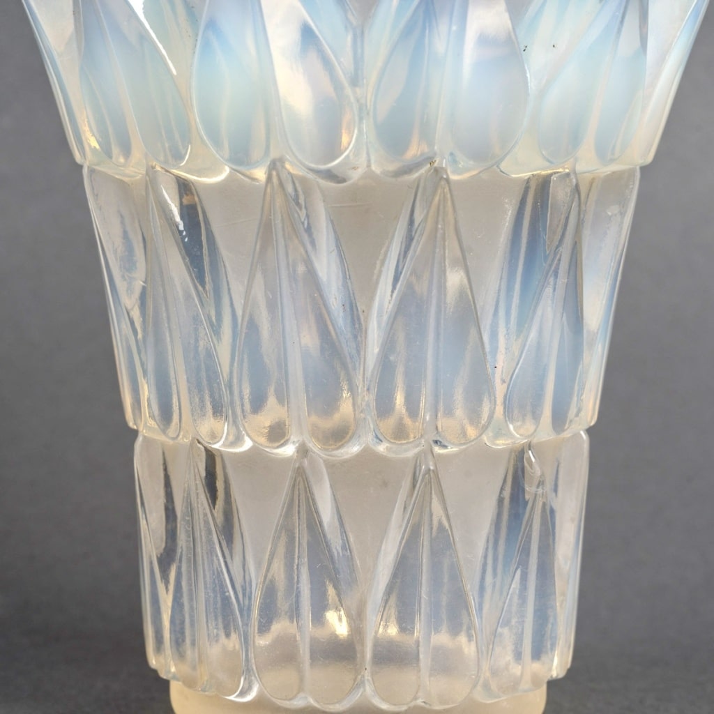 Vase "Feuilles" verre opalescent de René LALIQUE 
