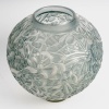 Vase "Gui" verre blanc patiné bleu de René LALIQUE 