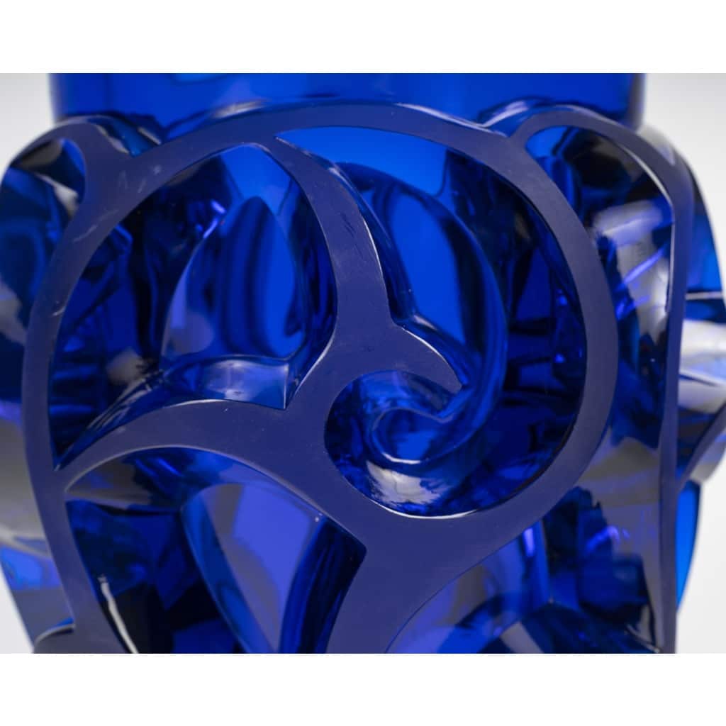 Vase « Tourbillons » cristal bleu de LALIQUE | Biron 