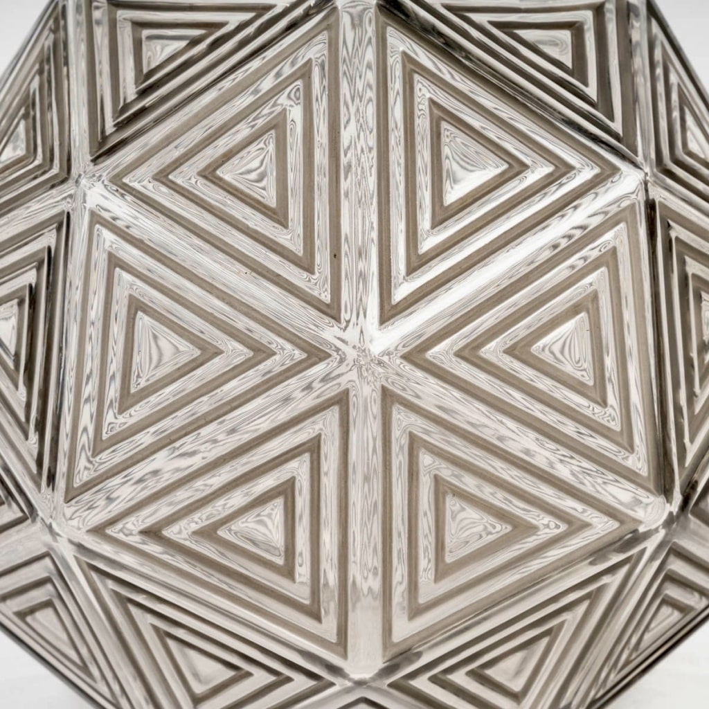 Vase « Nanking » verre blanc patiné gris de René LALIQUE | Biron 