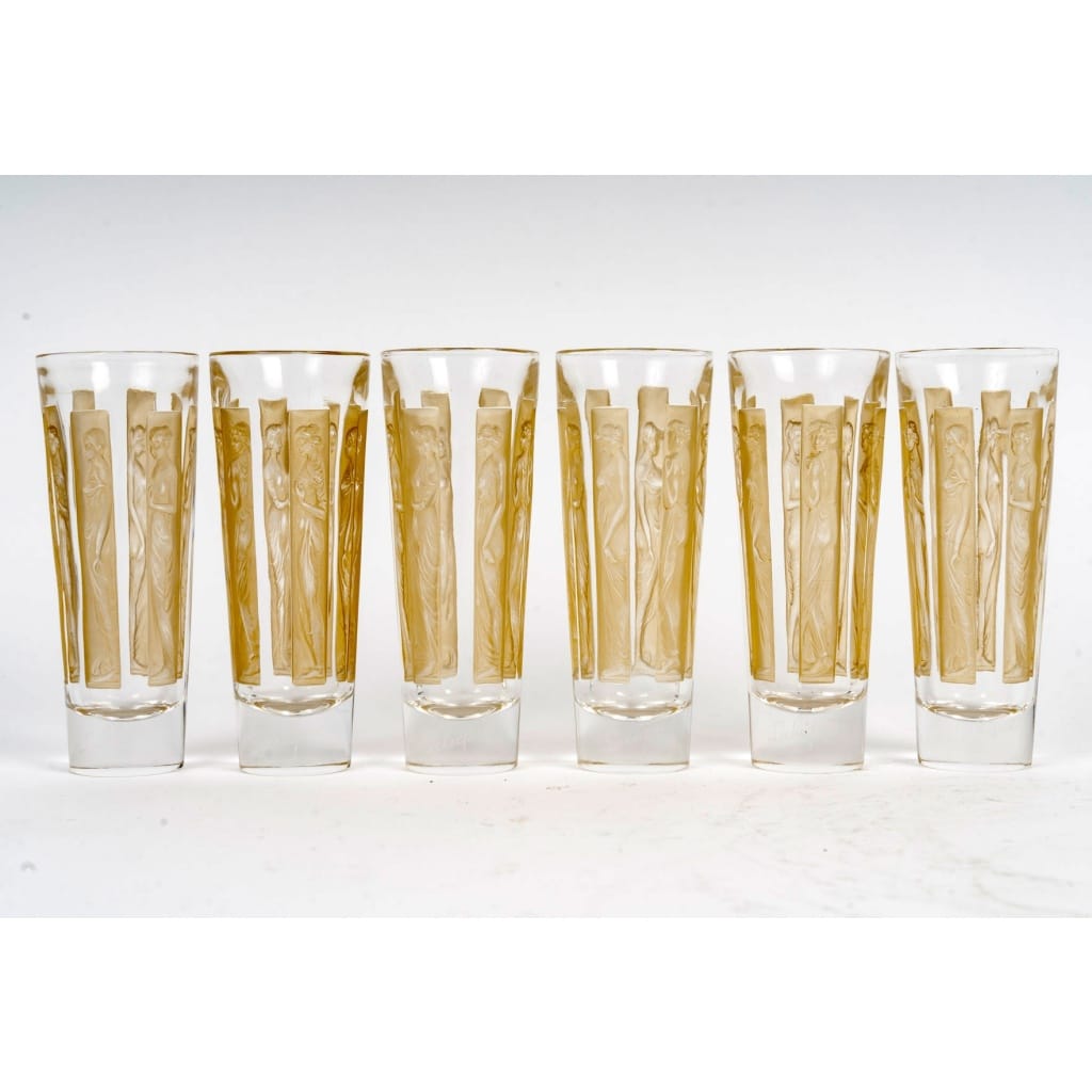 Suite de 6 Gobelets "Six Figurines" verre blanc patiné sépia de René LALIQUE 