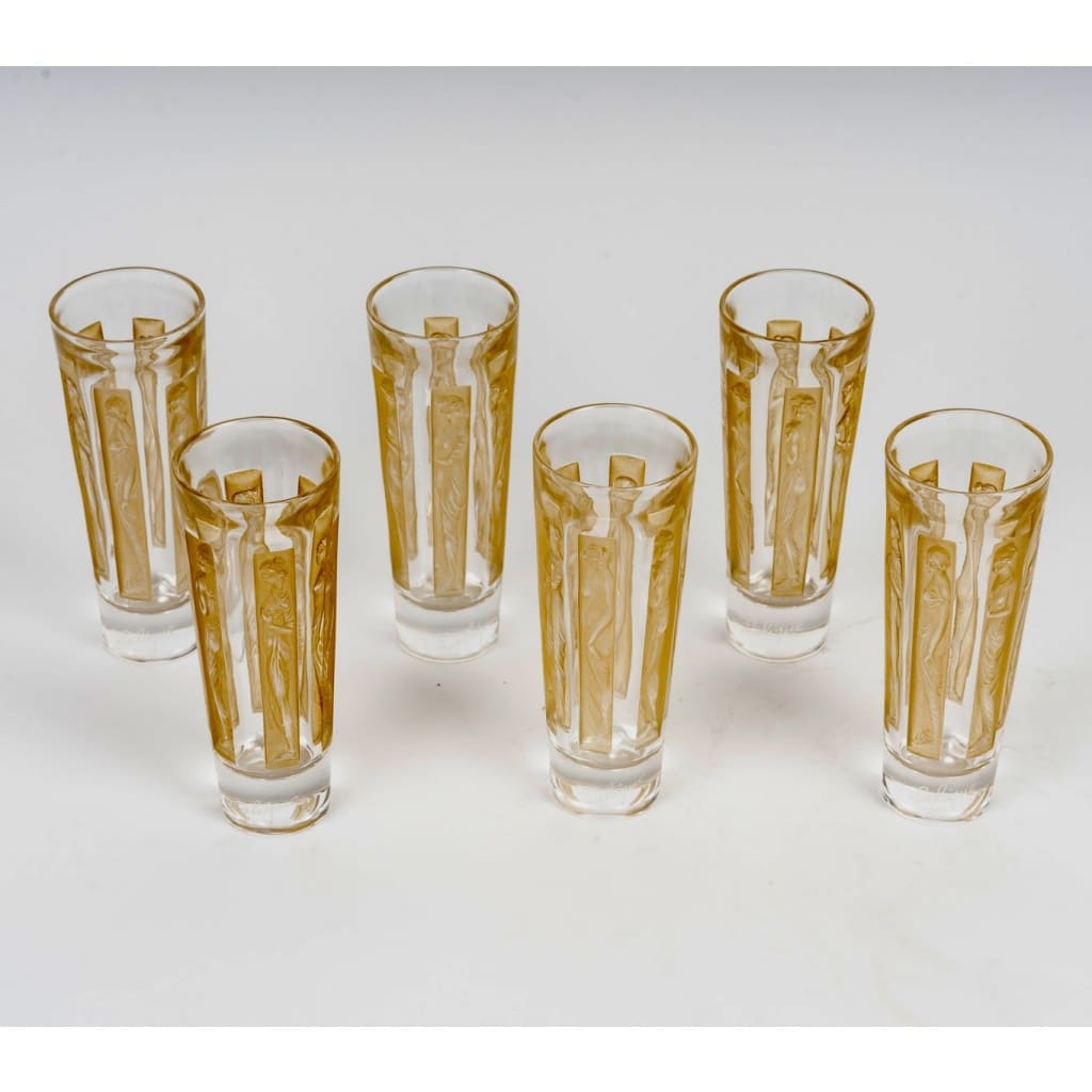 Suite de 6 Gobelets "Six Figurines" verre blanc patiné sépia de René LALIQUE 