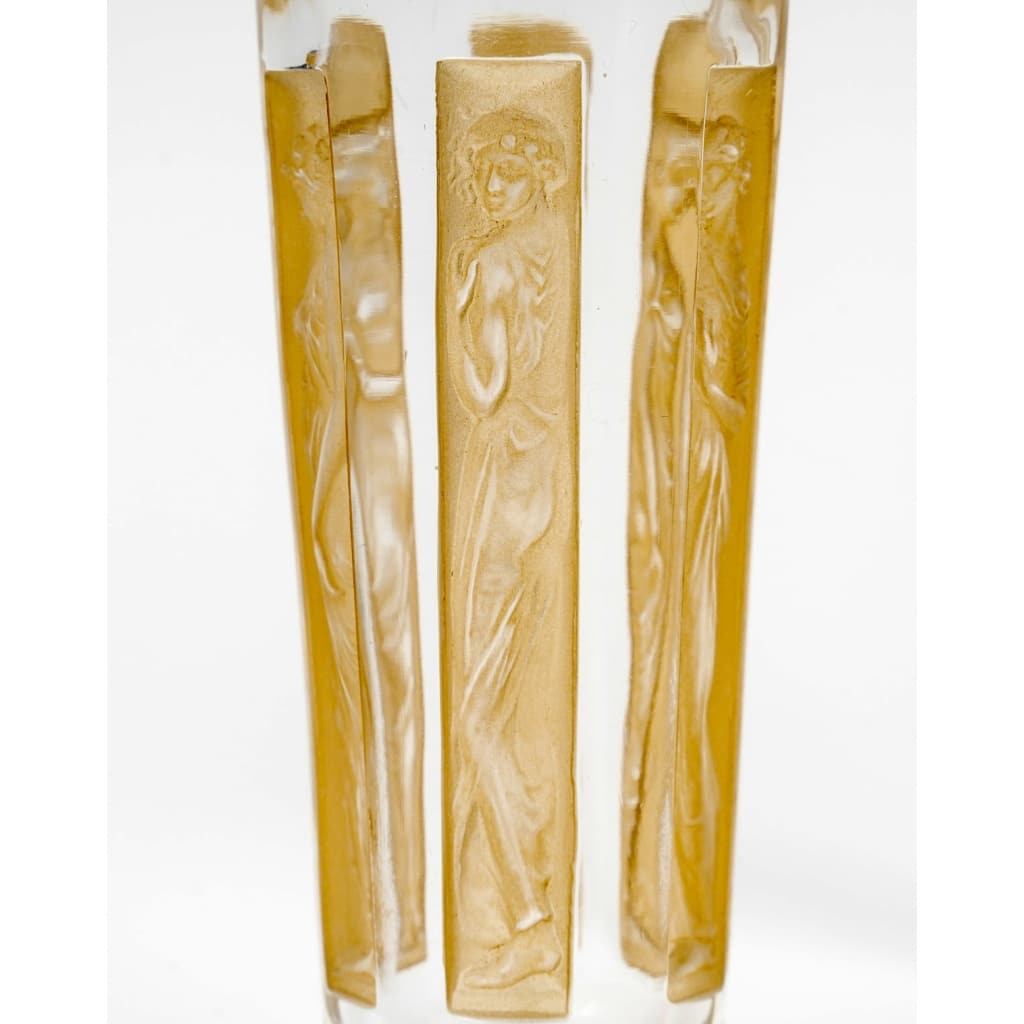 Suite de 6 Gobelets "Six Figurines" verre blanc patiné sépia de René LALIQUE 