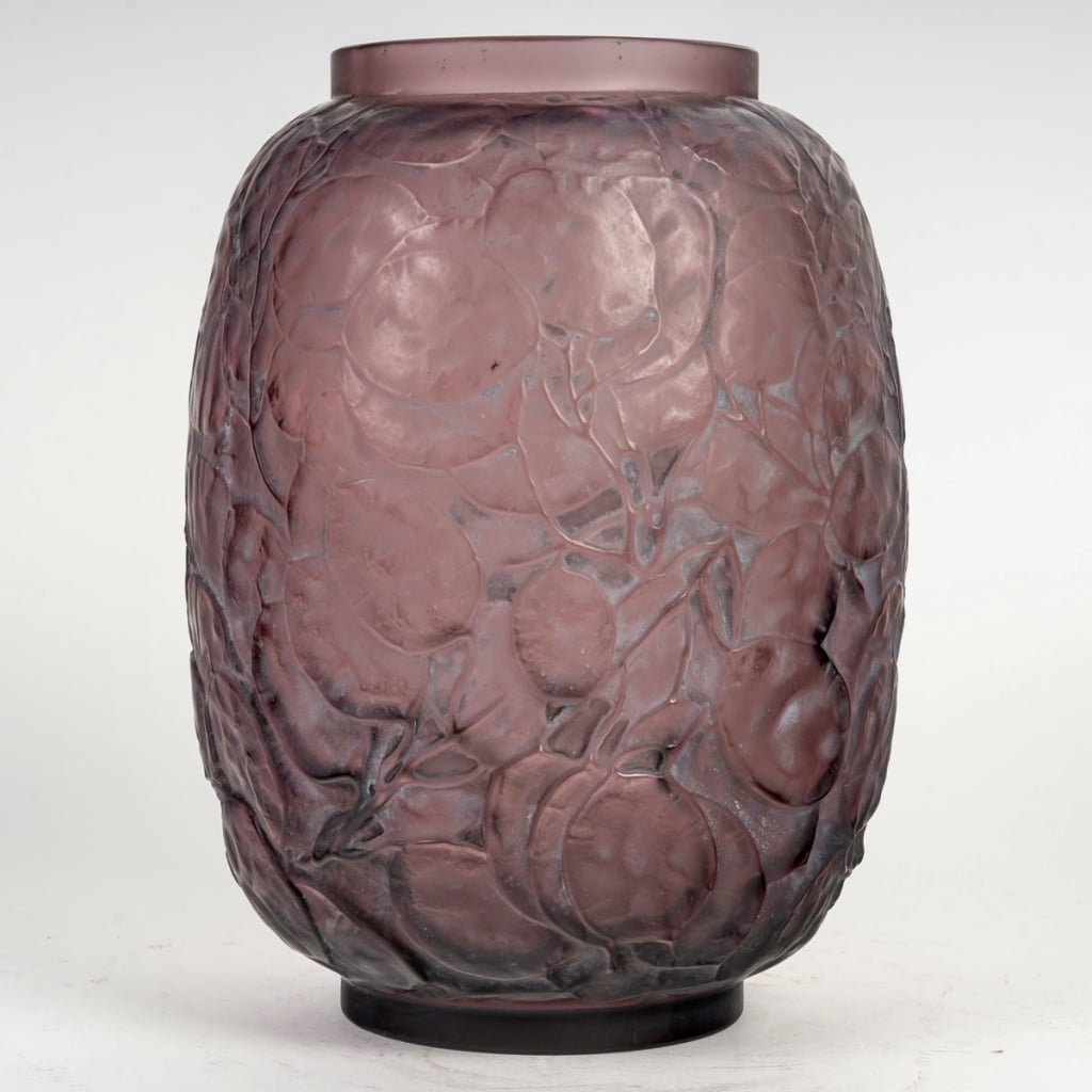 Vase « Monnaie Du Pape » verre améthyste patiné gris de René LALIQUE | Biron 