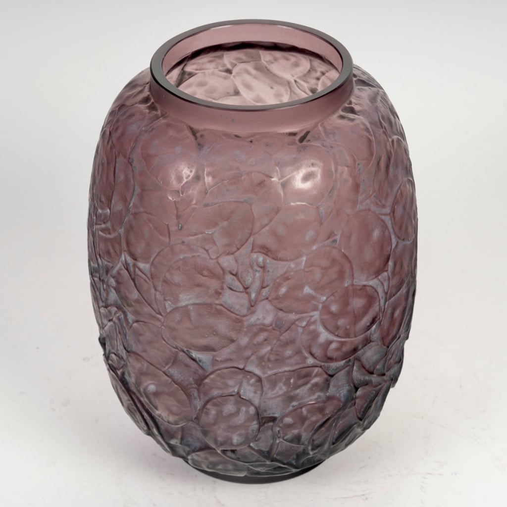 Vase « Monnaie Du Pape » verre améthyste patiné gris de René LALIQUE | Biron 