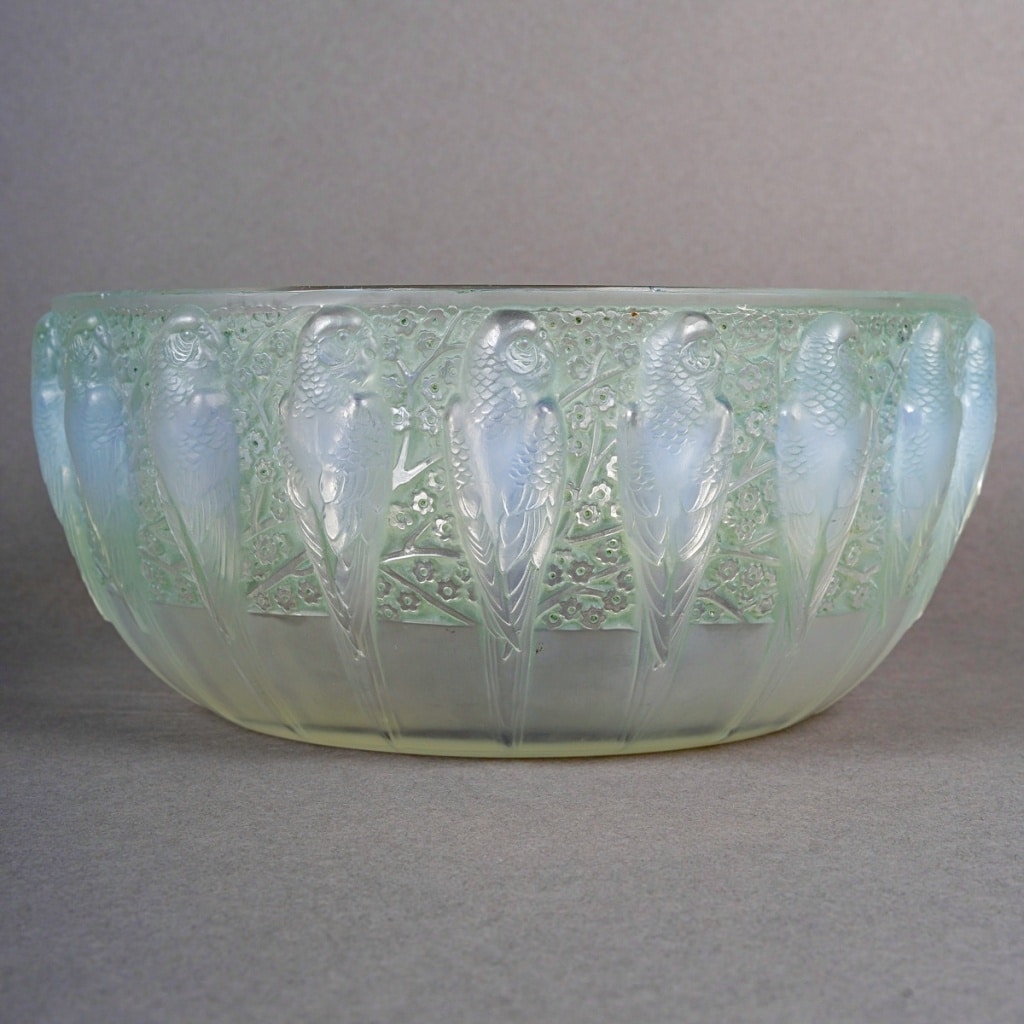 Coupe "Perruches" verre opalescent patiné vert de René LALIQUE 