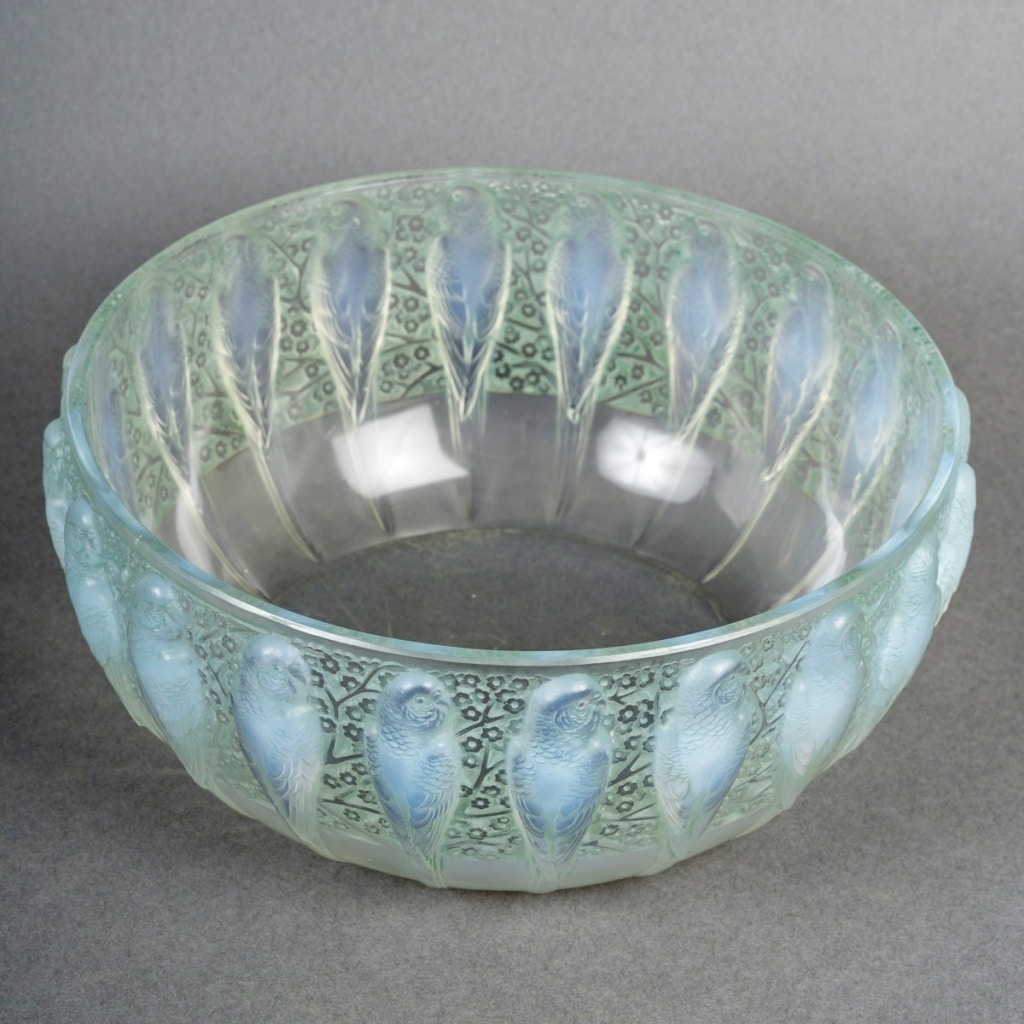Coupe "Perruches" verre opalescent patiné vert de René LALIQUE 