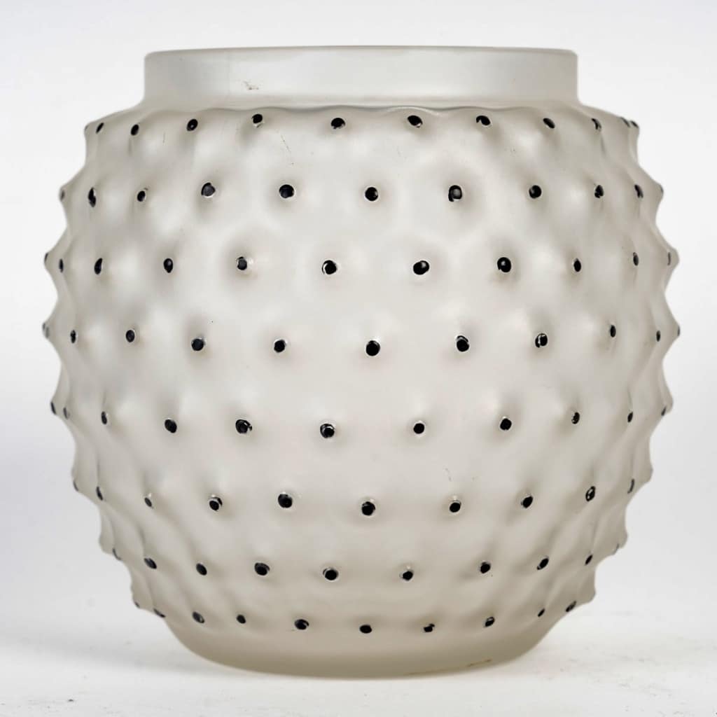 Vase « Cactus » verre blanc émaillé noir de René LALIQUE | Biron 