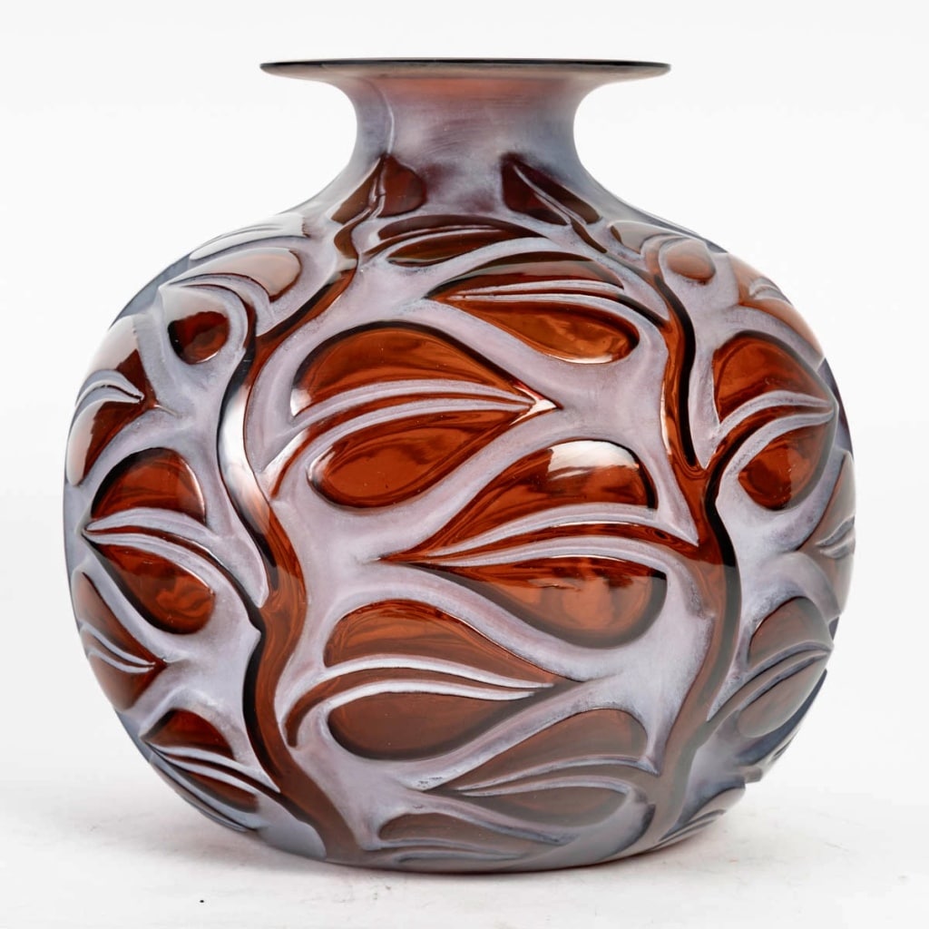 Vase « Sophora » verre rouge ambré » patiné blanc de René LALIQUE | Biron 