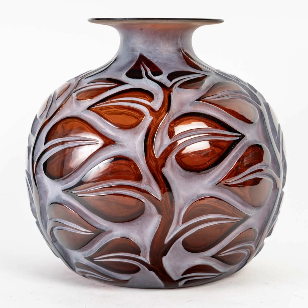 Vase « Sophora » verre rouge ambré » patiné blanc de René LALIQUE | Biron 