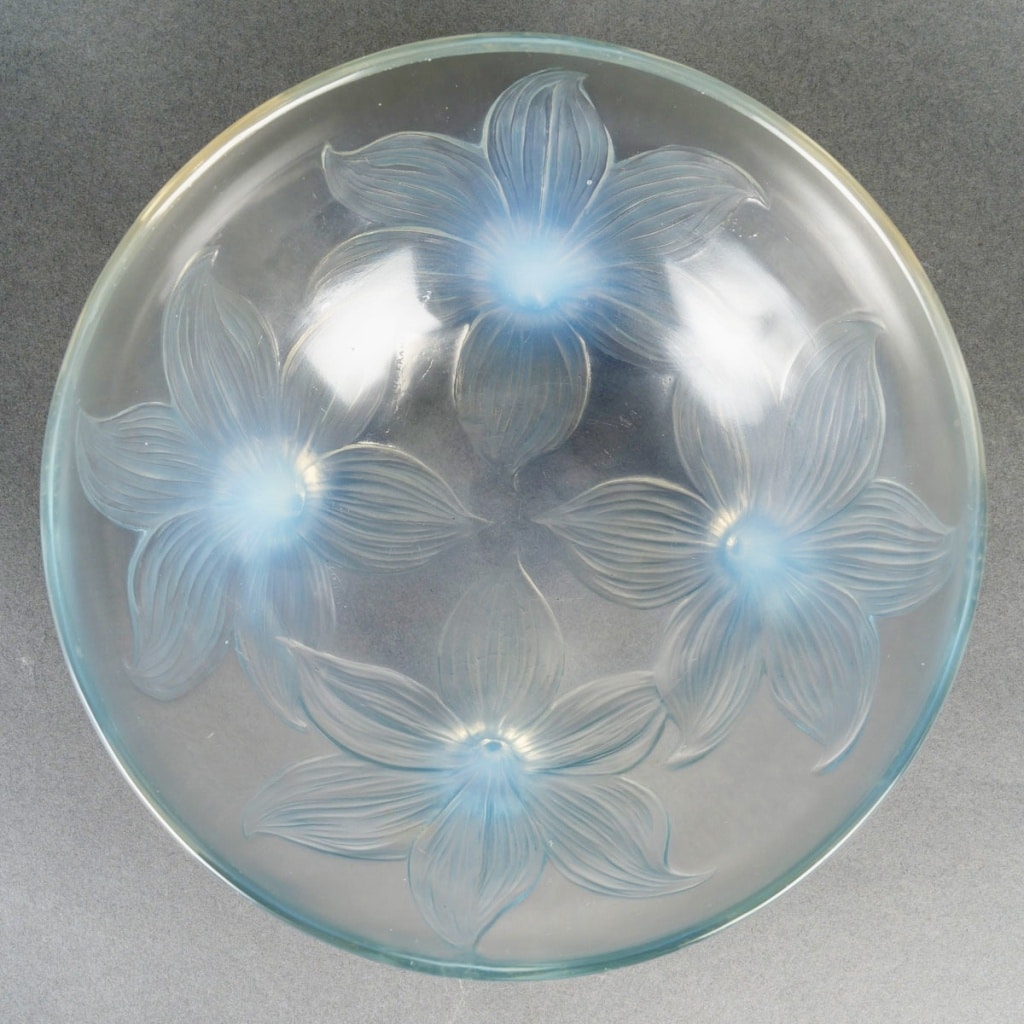 Coupe « Lys » verre opalescent patiné bleu de René LALIQUE | Biron 