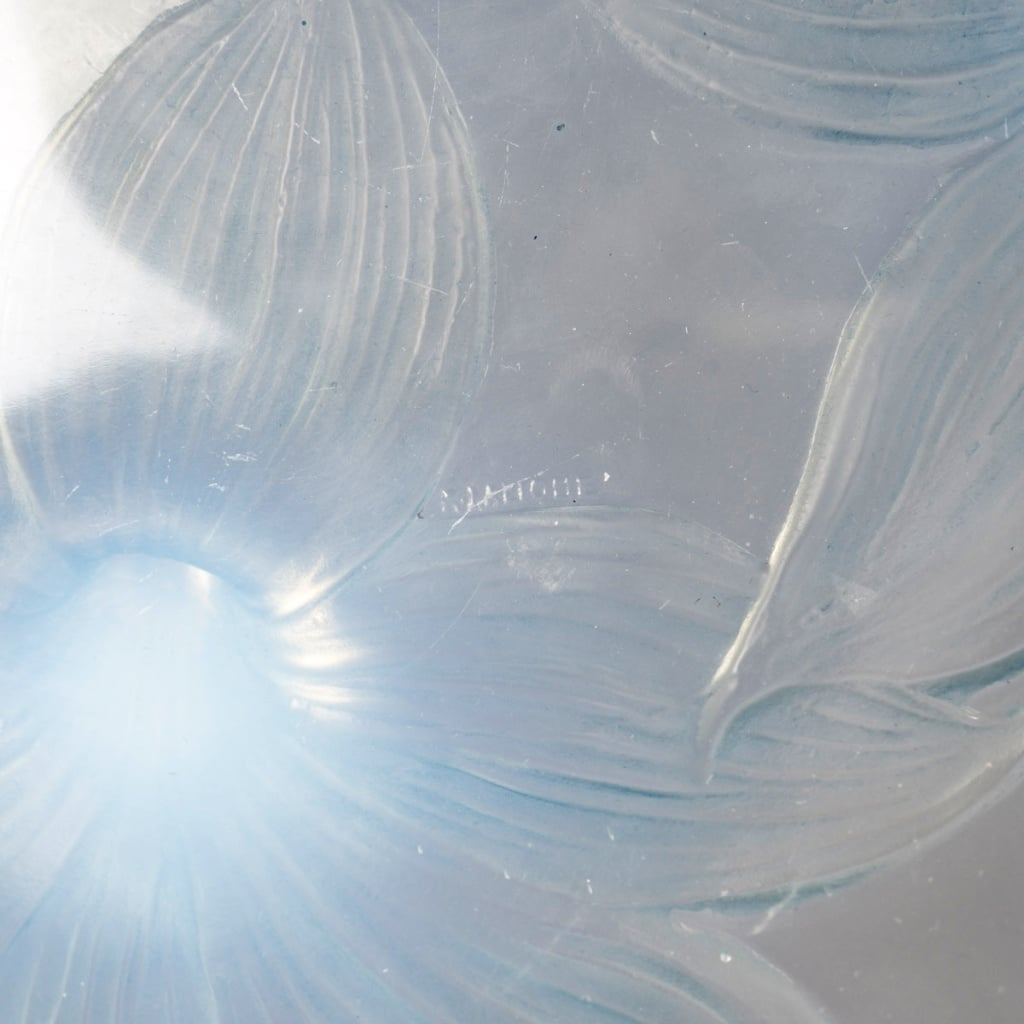 Coupe « Lys » verre opalescent patiné bleu de René LALIQUE | Biron 
