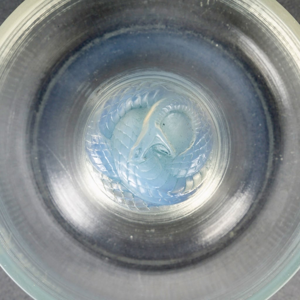 Cendrier Baguier "Serpent" verre opalescent patiné bleu de René LALIQUE 