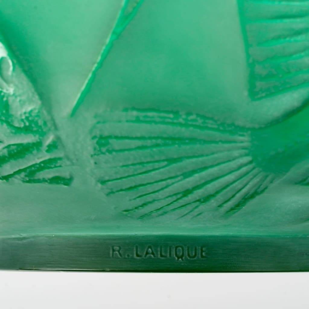 Vase "Poissons" verre vert émeraude patiné blanc de René LALIQUE 
