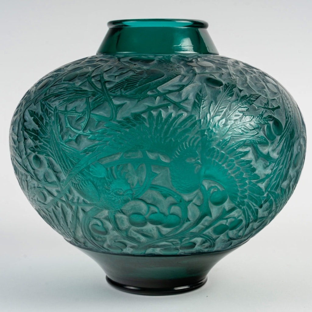 Vase « Aras » verre vert canard patiné blanc de René LALIQUE | Biron 