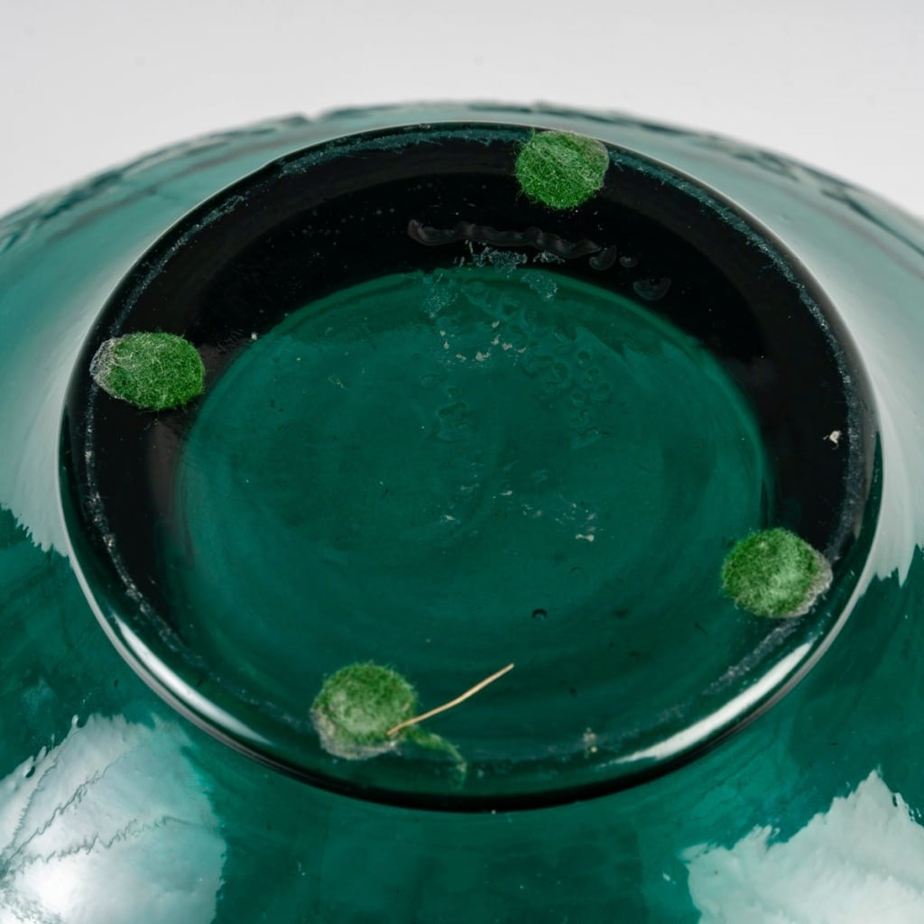 Vase « Aras » verre vert canard patiné blanc de René LALIQUE | Biron 