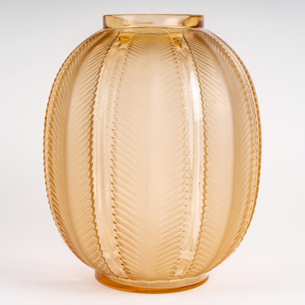 Vase "Biskra" verre rose orangé patiné blanc de René LALIQUE 