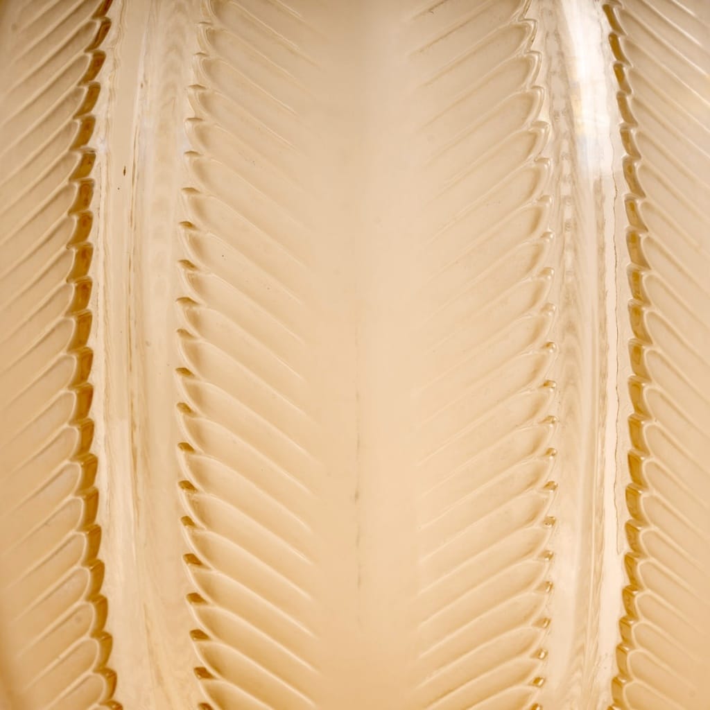 Vase "Biskra" verre rose orangé patiné blanc de René LALIQUE 