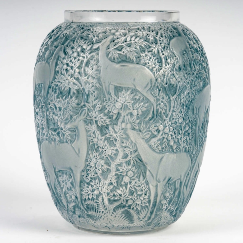 Vase « Biches » verre blanc patiné bleu de René LALIQUE | Biron 