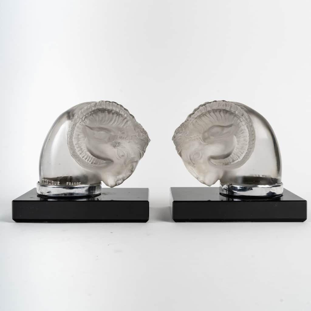 Paire de Mascottes Serre-Livres » Tête de Bélier » verre blanc de René LALIQUE | Biron 
