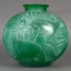 Vase "Poissons" verre vert émeraude patiné blanc de René LALIQUE 