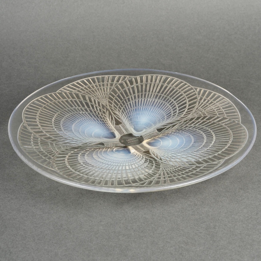 Assiette Plat « Coquilles » verre opalescent de René LALIQUE | Biron 