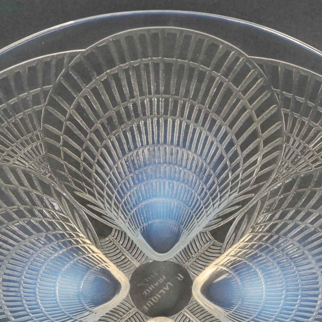 Assiette Plat « Coquilles » verre opalescent de René LALIQUE | Biron 
