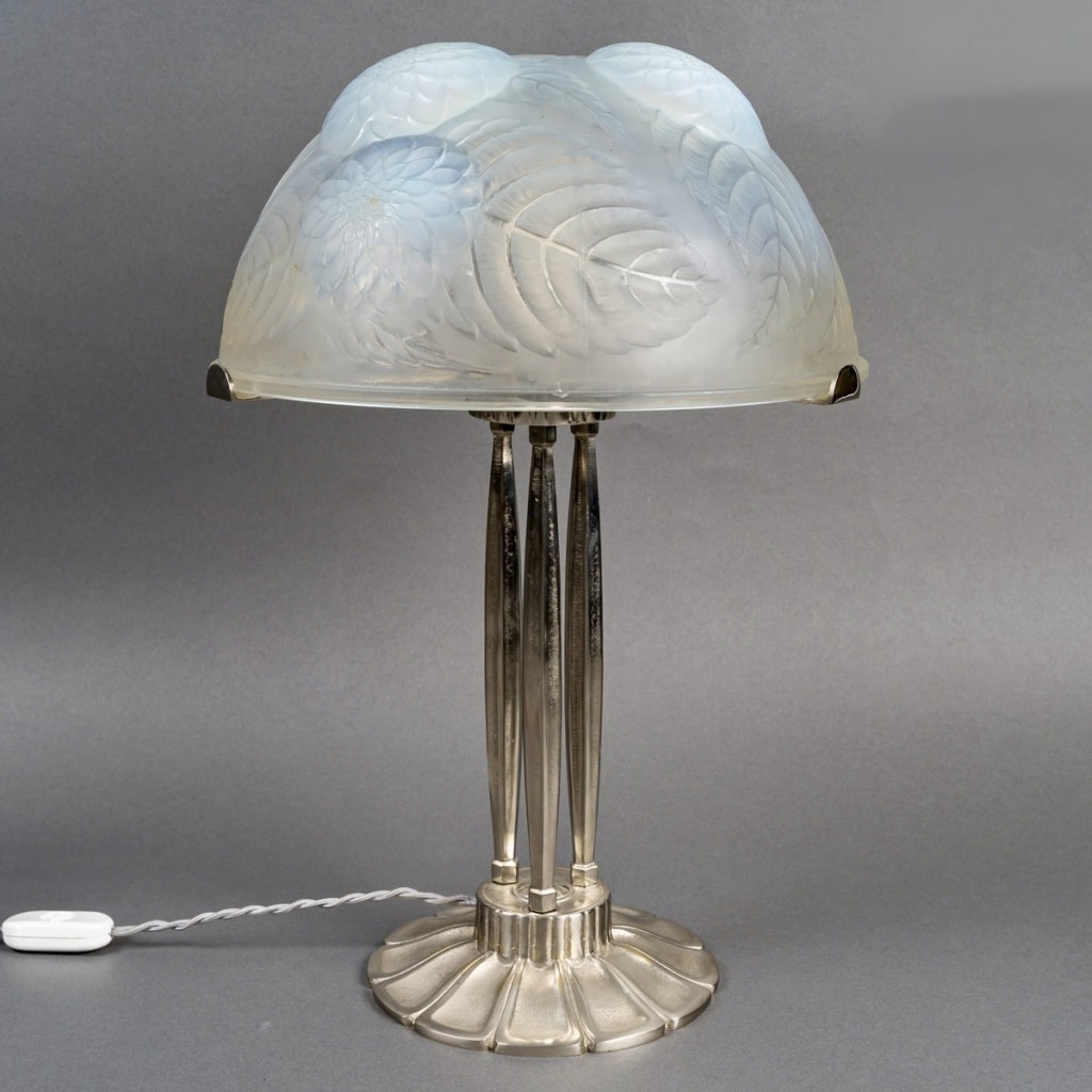 Lampe « Dahlias » verre opalescent et bronze nickelé de René LALIQUE | Biron 