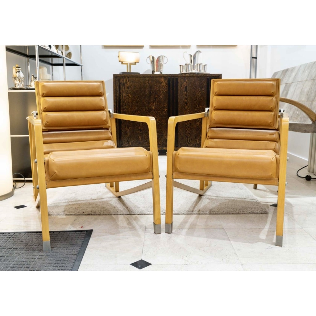 Paire De « Transats » cuir gold et bois naturel de Eileen GRAY par Ecart International | Biron 
