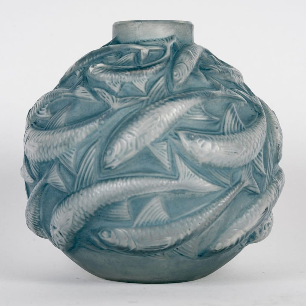 Vase "Oléron" verre blanc patiné bleu de René LALIQUE 