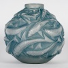 Vase "Oléron" verre blanc patiné bleu de René LALIQUE 