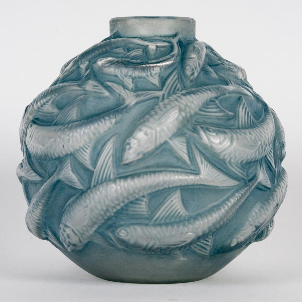 Vase "Oléron" verre blanc patiné bleu de René LALIQUE 