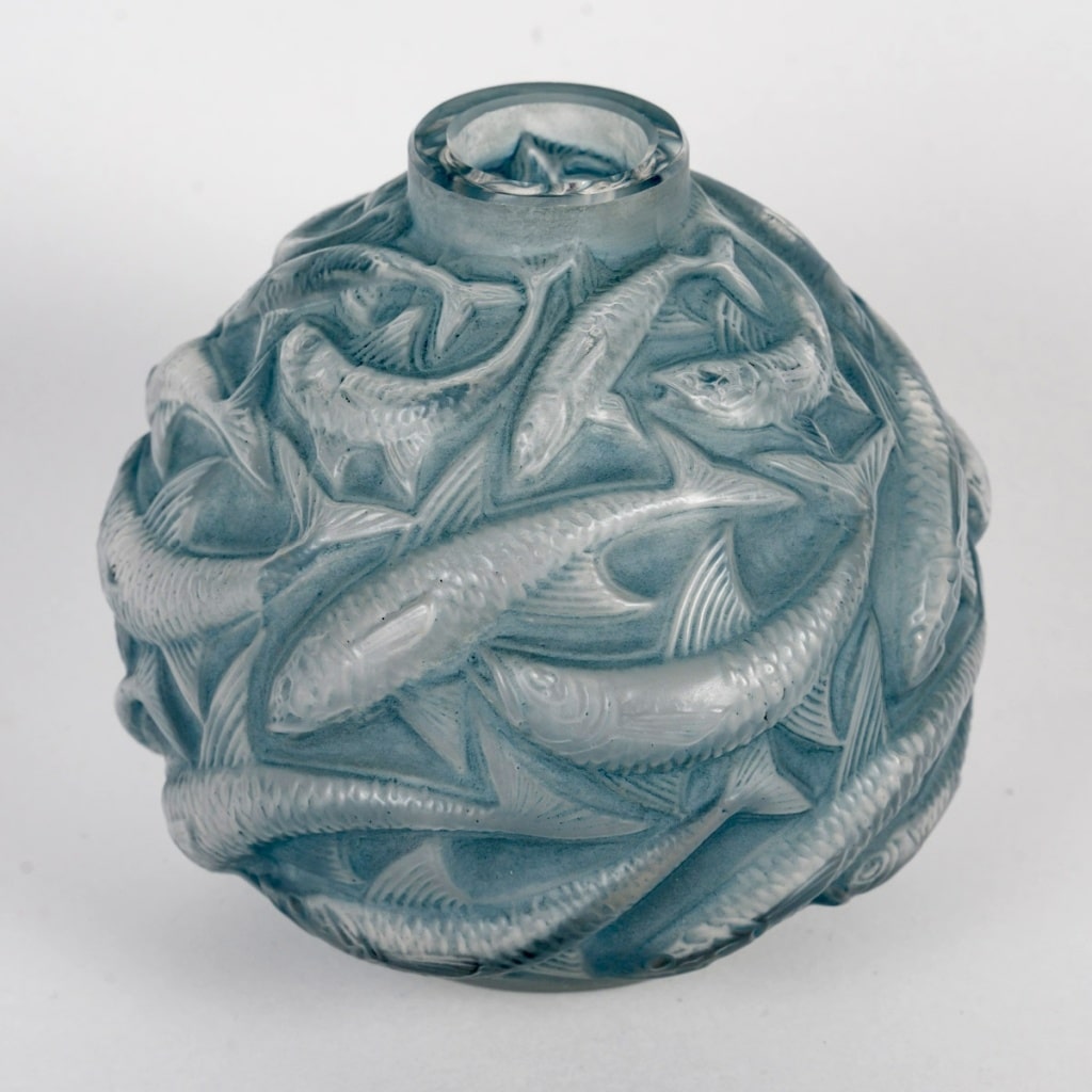 Vase "Oléron" verre blanc patiné bleu de René LALIQUE 
