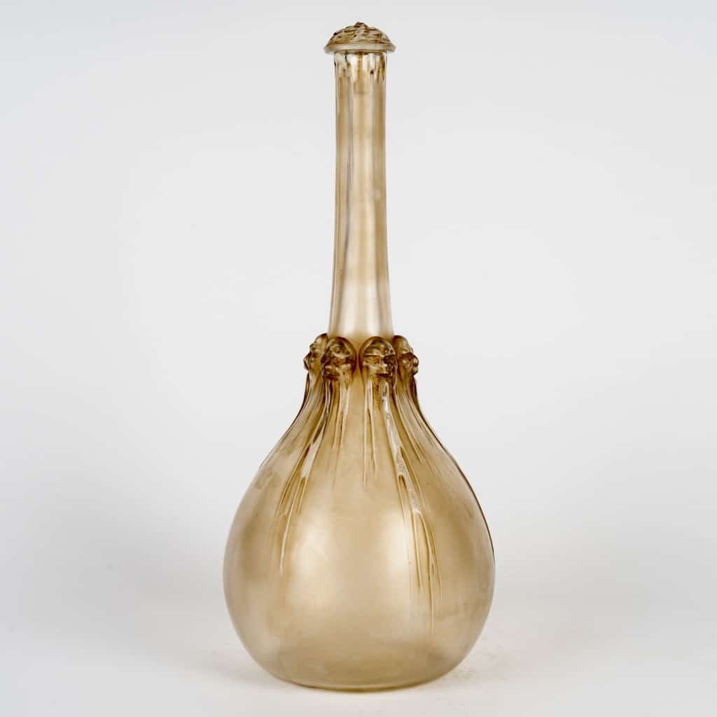 Carafe "Six Têtes" verre blanc patiné sépia de René LALIQUE 