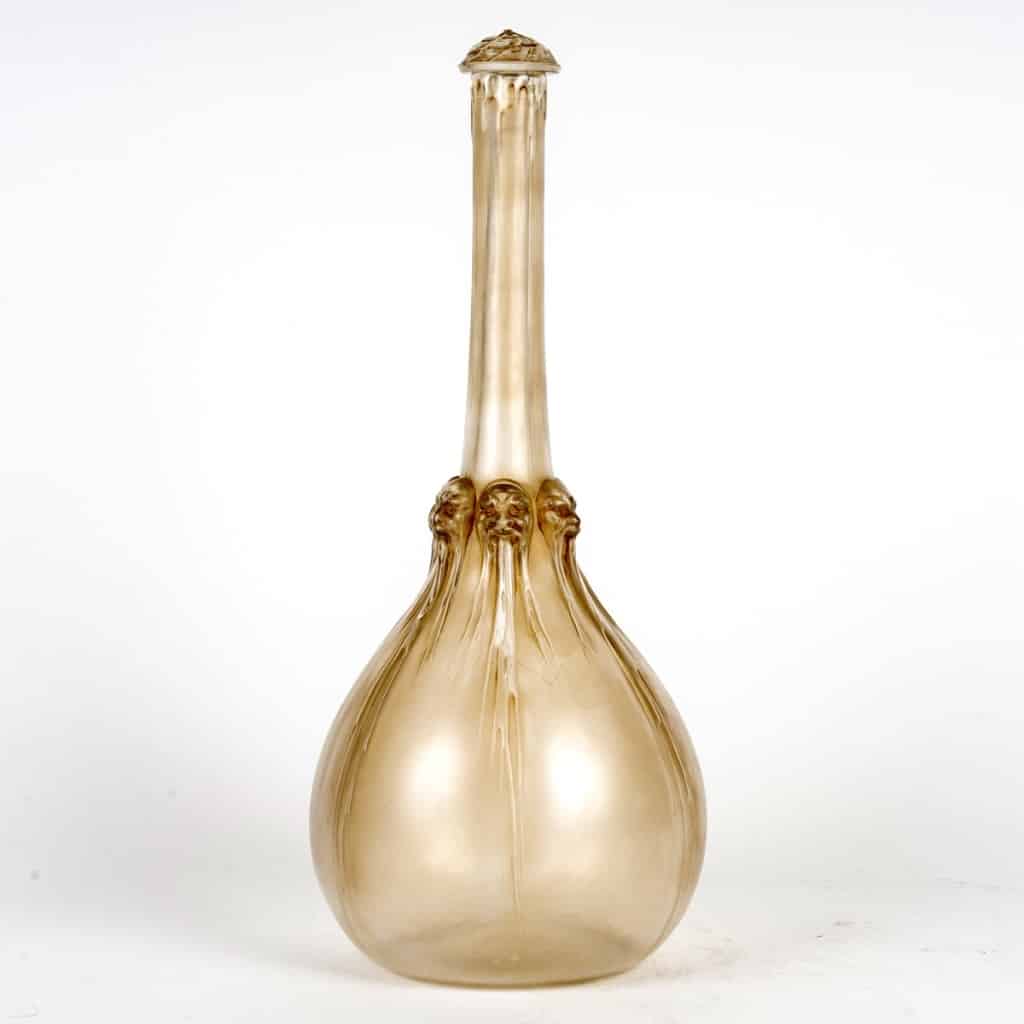 Carafe "Six Têtes" verre blanc patiné sépia de René LALIQUE 