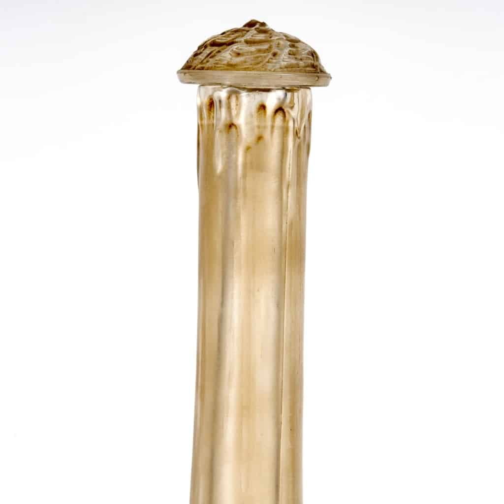 Carafe "Six Têtes" verre blanc patiné sépia de René LALIQUE 