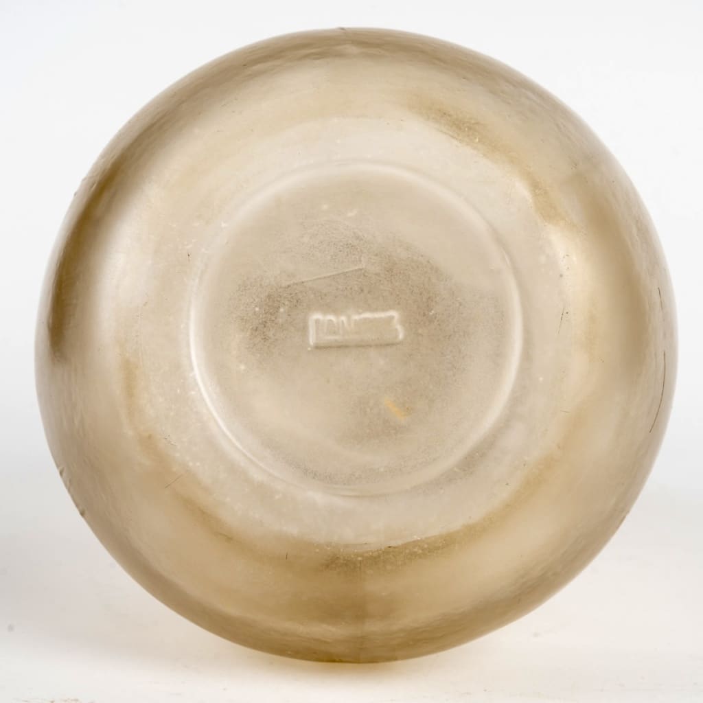 Carafe "Six Têtes" verre blanc patiné sépia de René LALIQUE 
