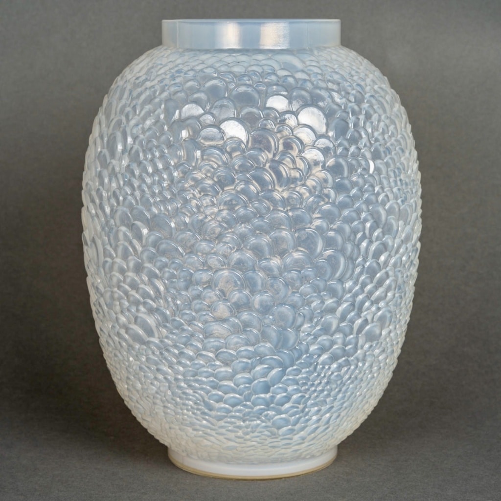 Vase « Ecailles » verre opalescent de René LALIQUE | Biron 