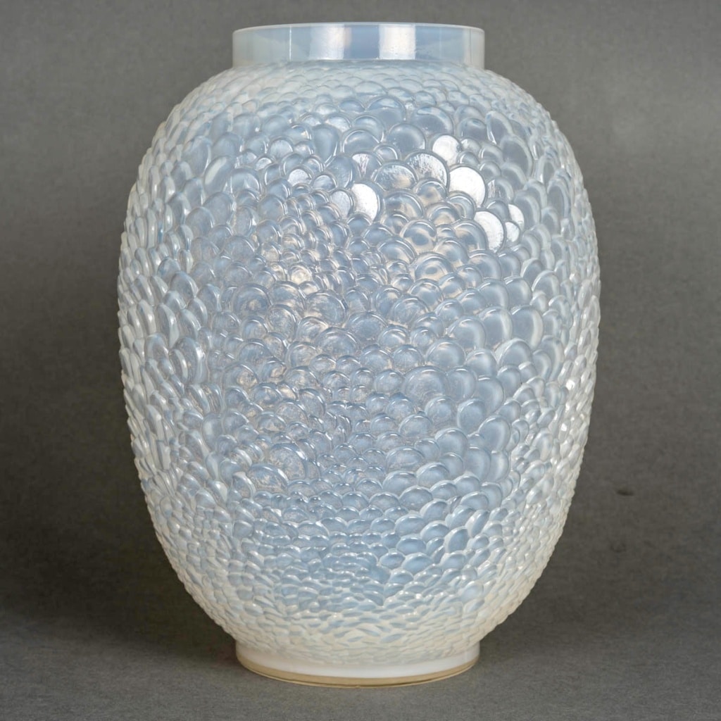 Vase « Ecailles » verre opalescent de René LALIQUE | Biron 