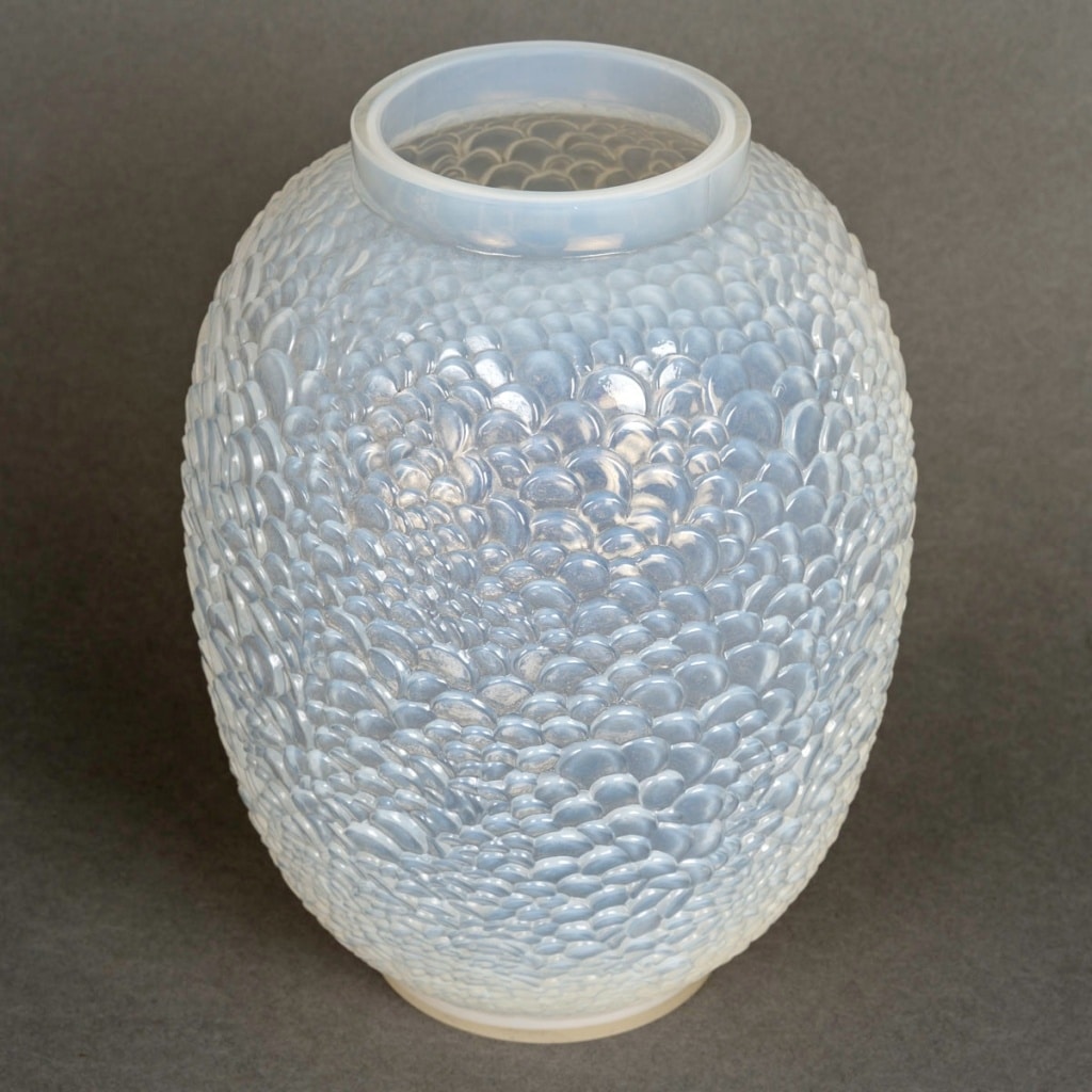 Vase « Ecailles » verre opalescent de René LALIQUE | Biron 