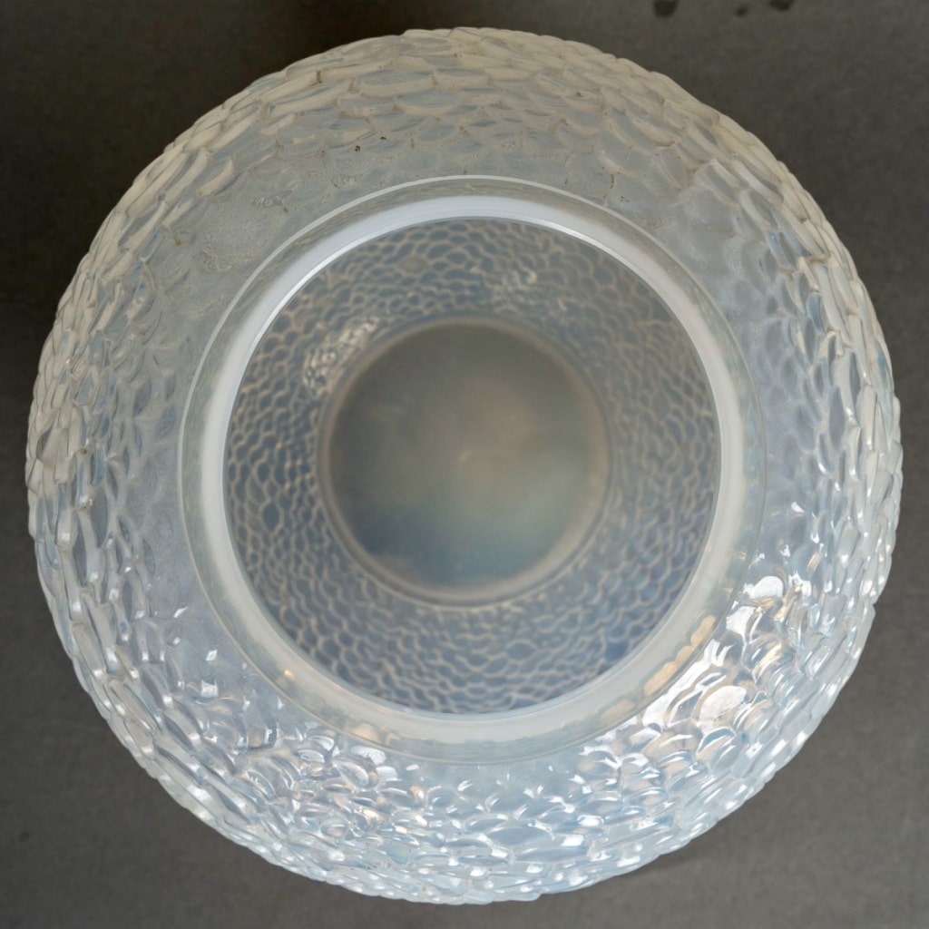 Vase « Ecailles » verre opalescent de René LALIQUE | Biron 