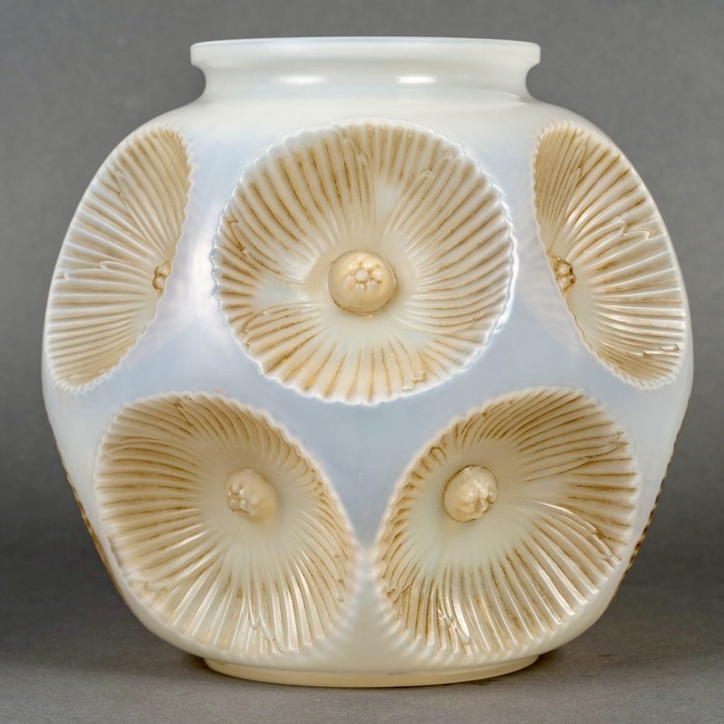 Vase "Picardie" verre opalescent patiné sépia de René LALIQUE 