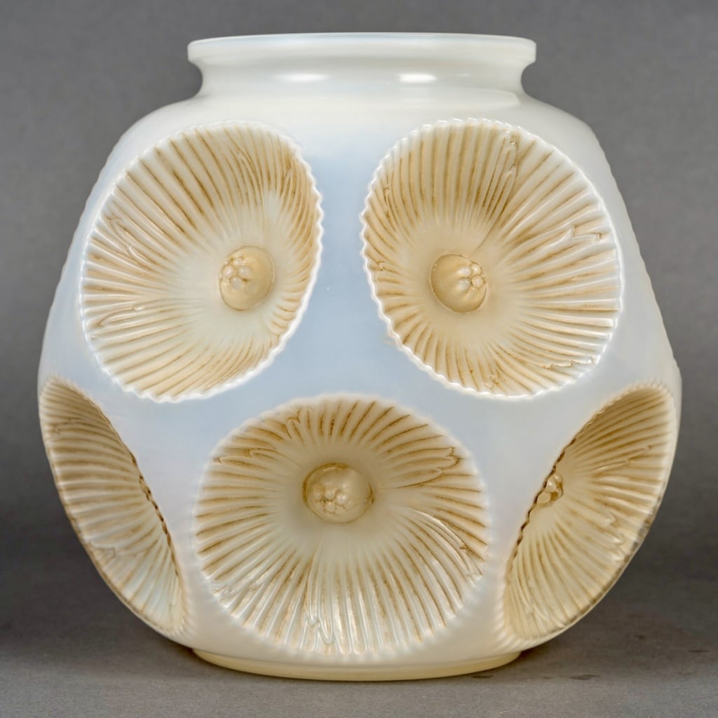 Vase "Picardie" verre opalescent patiné sépia de René LALIQUE 