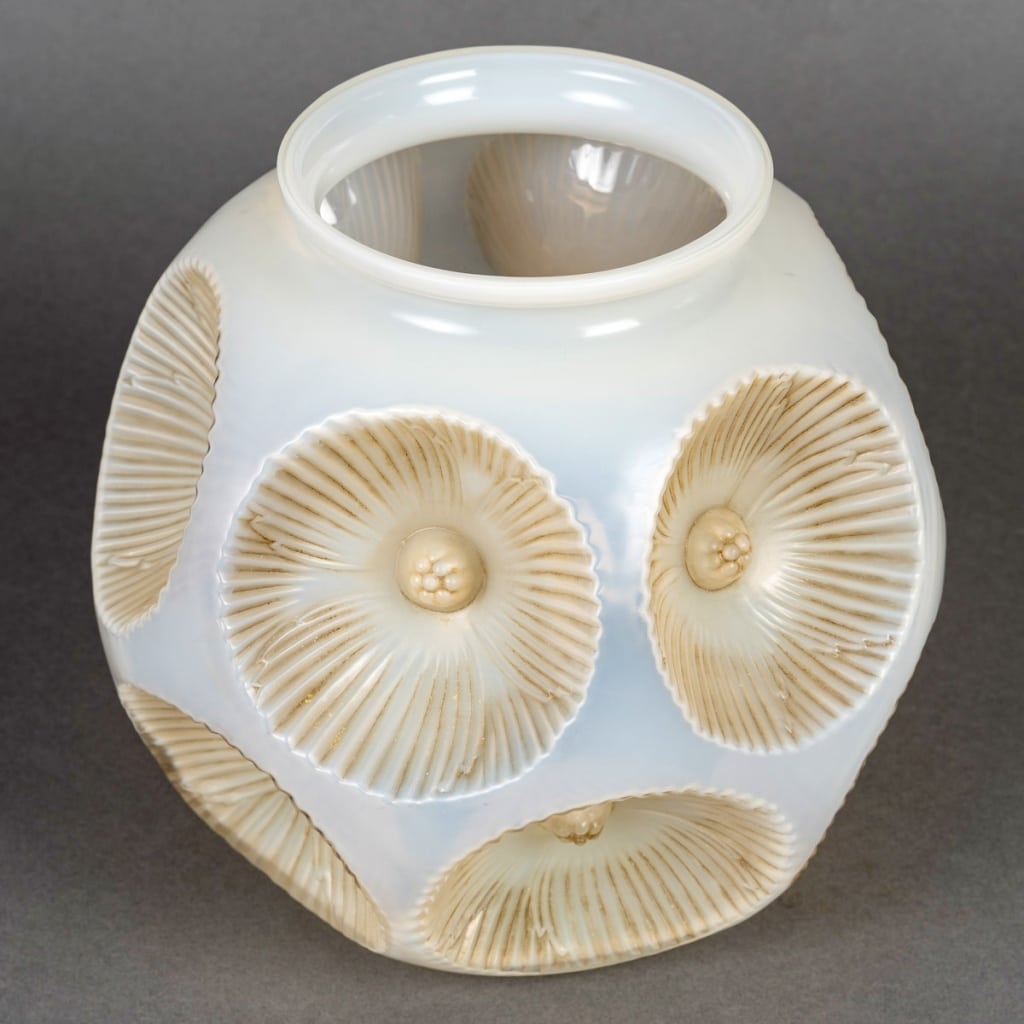 Vase "Picardie" verre opalescent patiné sépia de René LALIQUE 