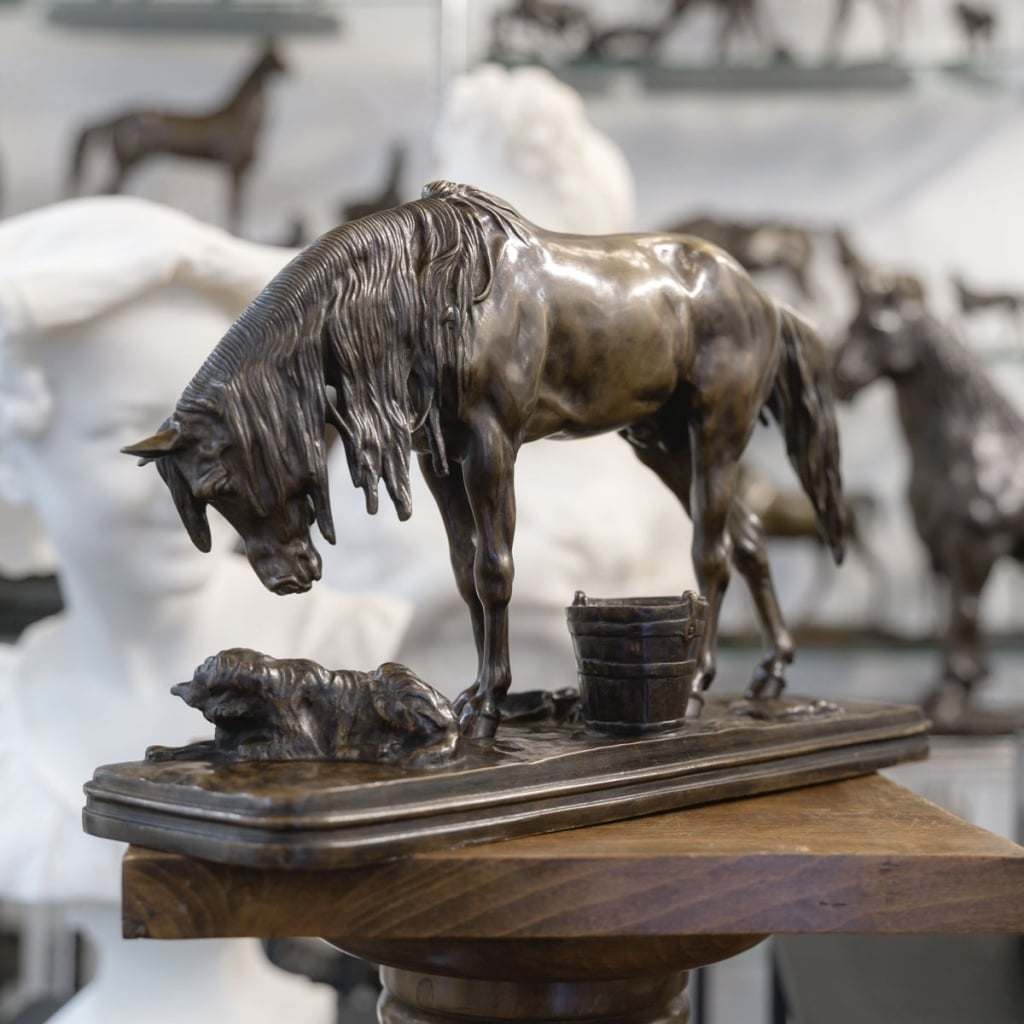SCULPTURE – CHEVAL ET CHIEN A L’ÉCURIE , HENRI – ALFRED JACQUEMART (1824-1896) – BRONZE | Biron 